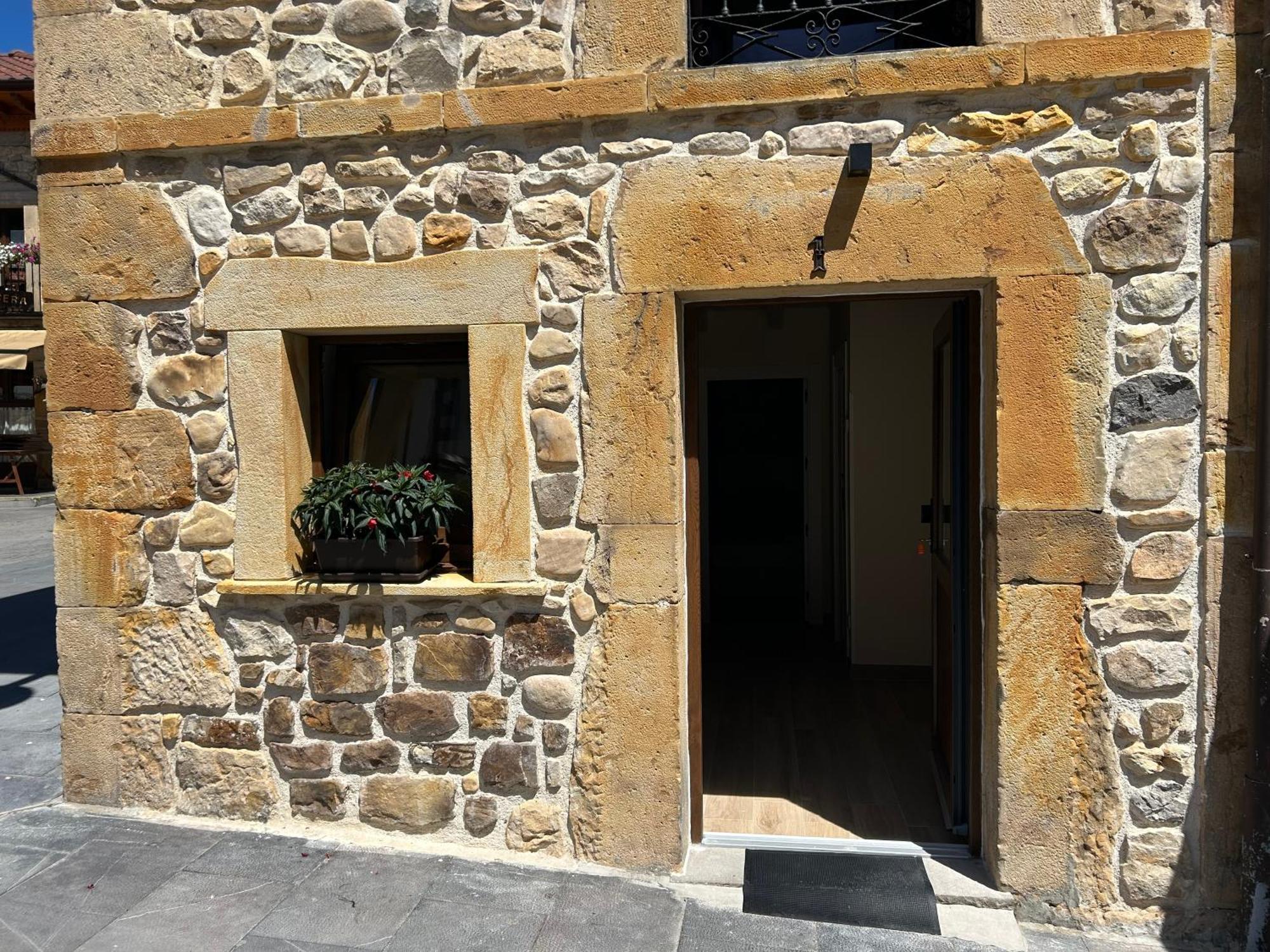 Apartamentos San Roque Arenas De Cabrales Εξωτερικό φωτογραφία